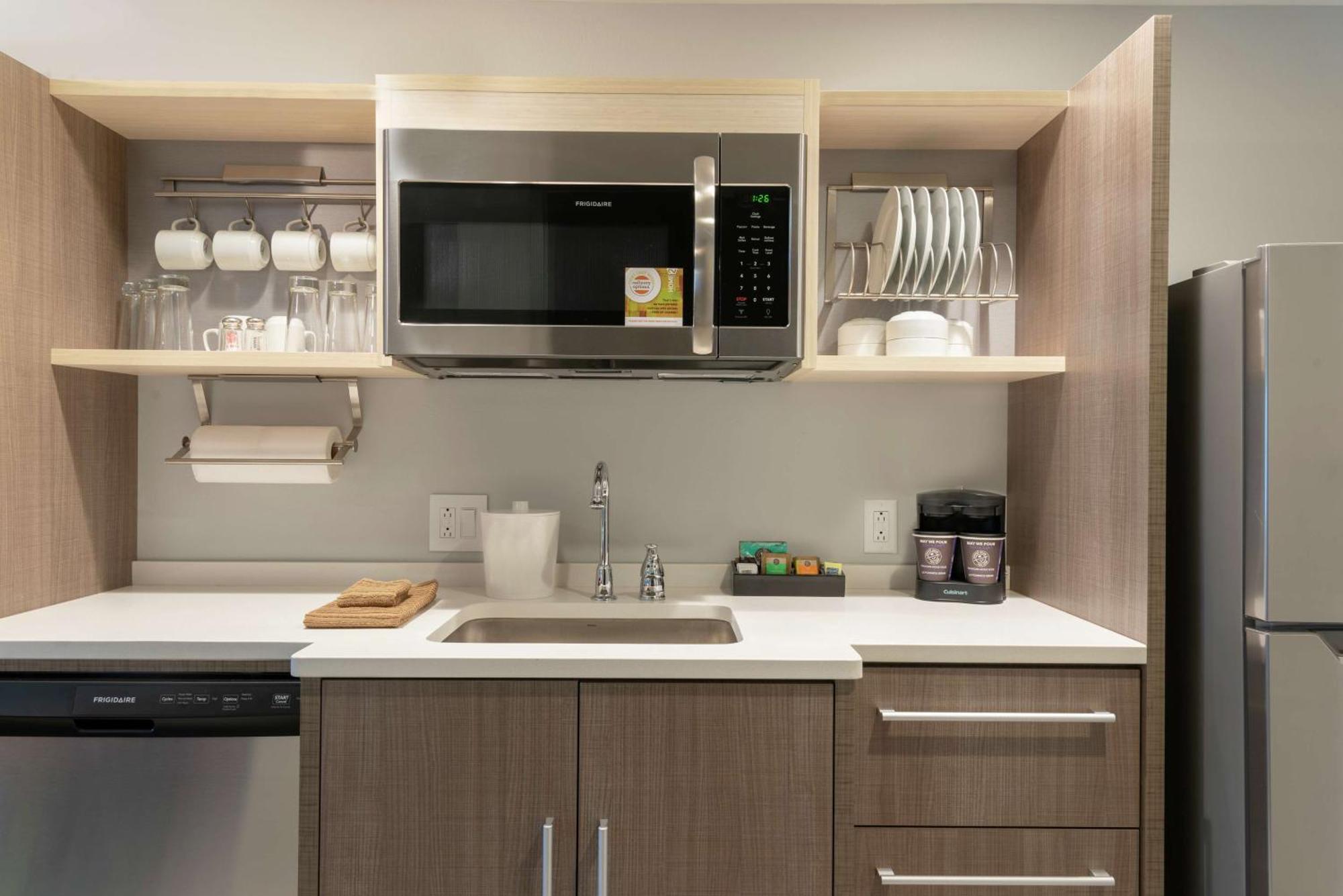 Home2 Suites By Hilton Indianapolis Airport Exterior foto