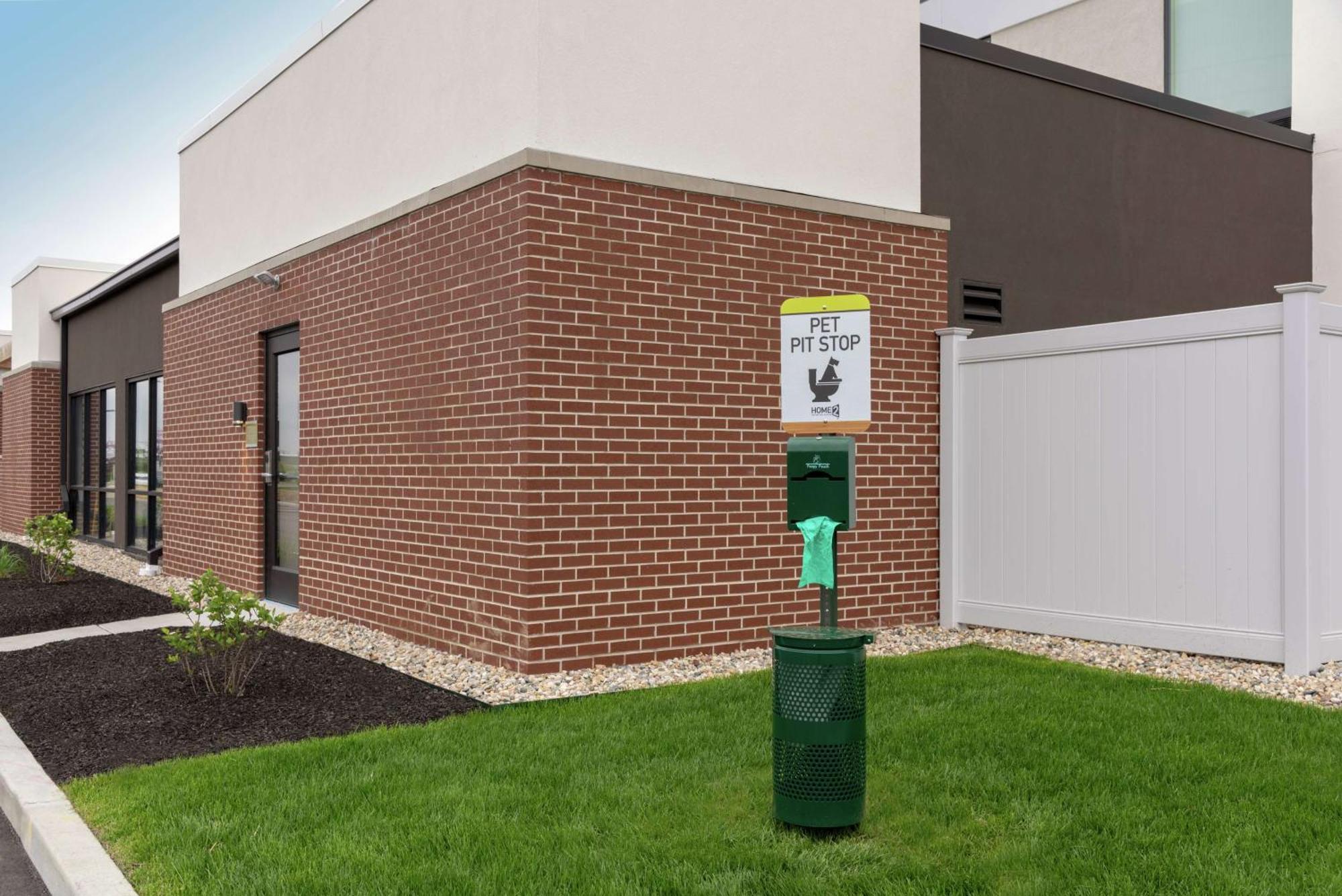 Home2 Suites By Hilton Indianapolis Airport Exterior foto
